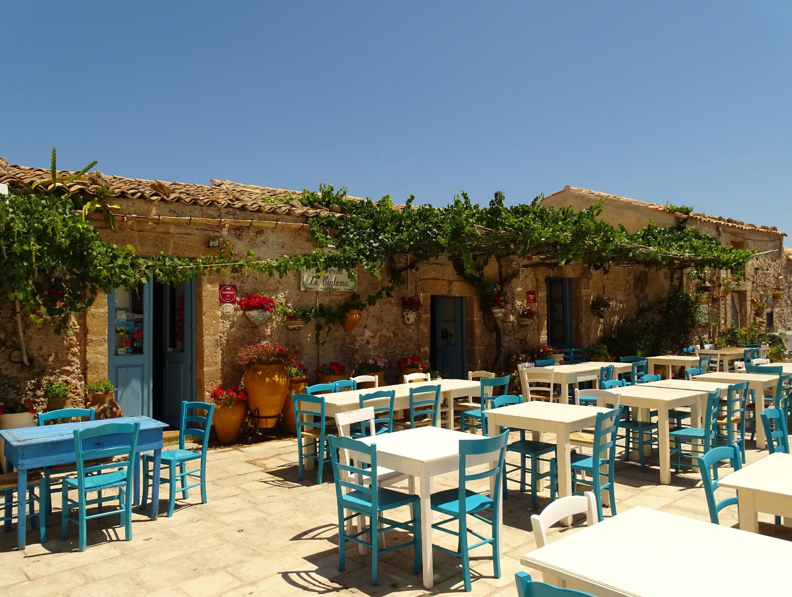 cosa fare a marzameni in sicilia